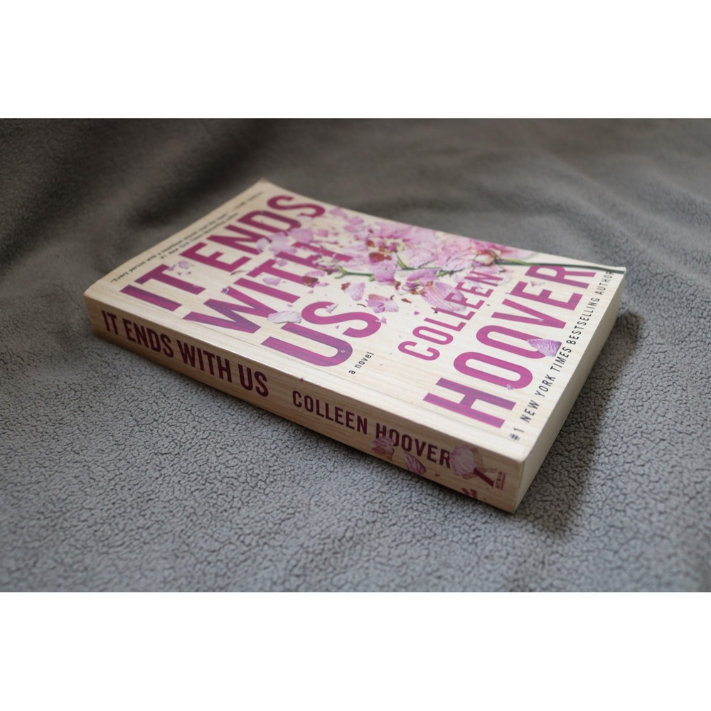 COLLEEN HOOVER It Ends With Us Paperback Fiction Book Pink Floral Romance Novel